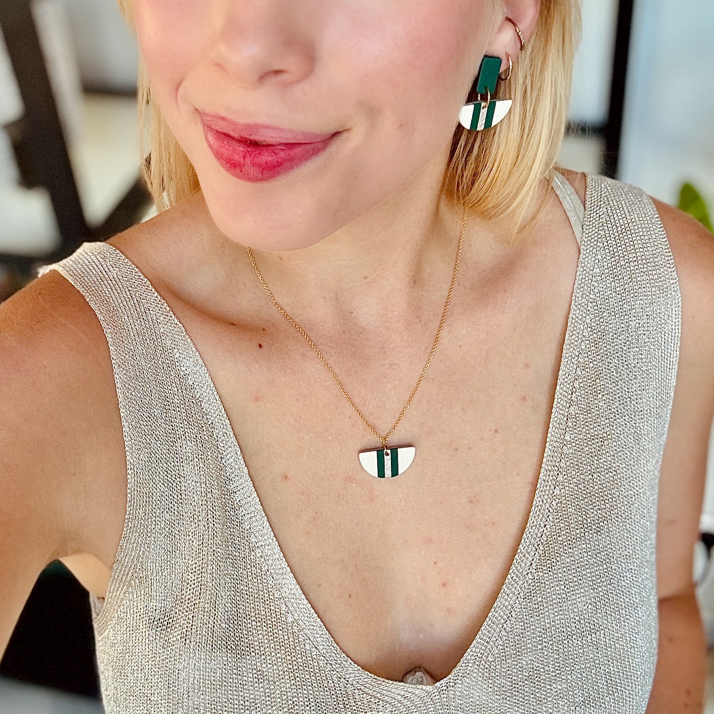Collier Demi-Lune Marqueterie de cuir nuances de vert