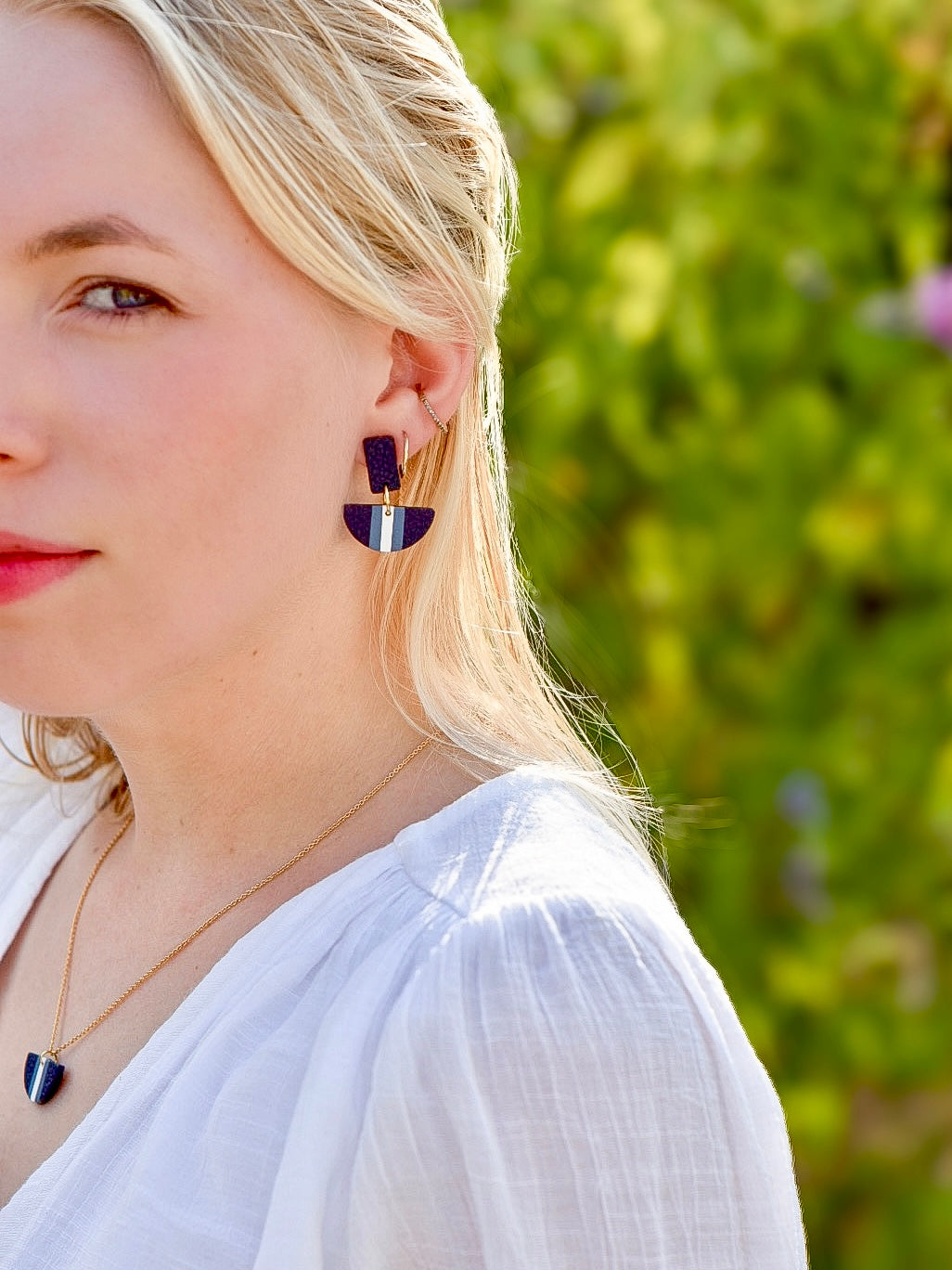 Boucles d’oreilles demi-lune nuances de bleues