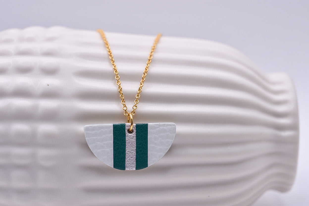 Collier Demi-Lune Marqueterie de cuir nuances de vert