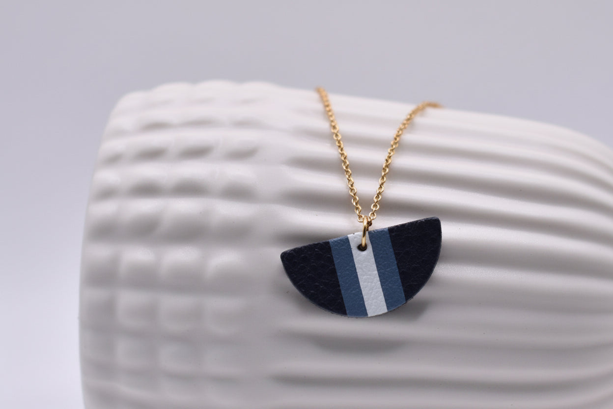 Collier Demi-Lune Marqueterie de cuir nuances de bleus